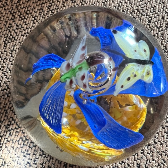 Glass Paperweight with Controlled Bubble and Flower - Picture 5 of 16